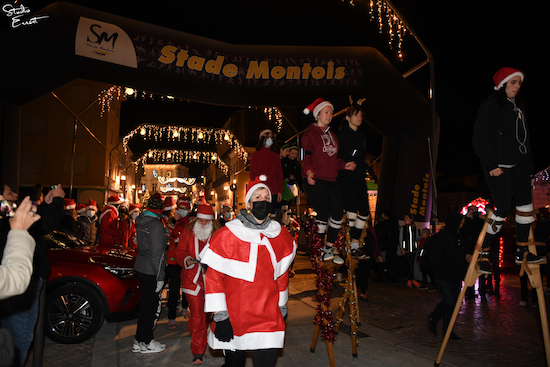 Les Pères Noël et les Lutins ont couru en centre-ville le 17 décembre dernier !