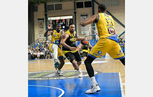 Lire la suite à propos de l’article 𝗡𝗠𝟮 : Stade Montois Basket Masculin vs A.S. Niort Basket – Live